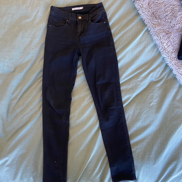 Levi’s 721 High Rise Skinny Black Jean - Picture 1 of 2